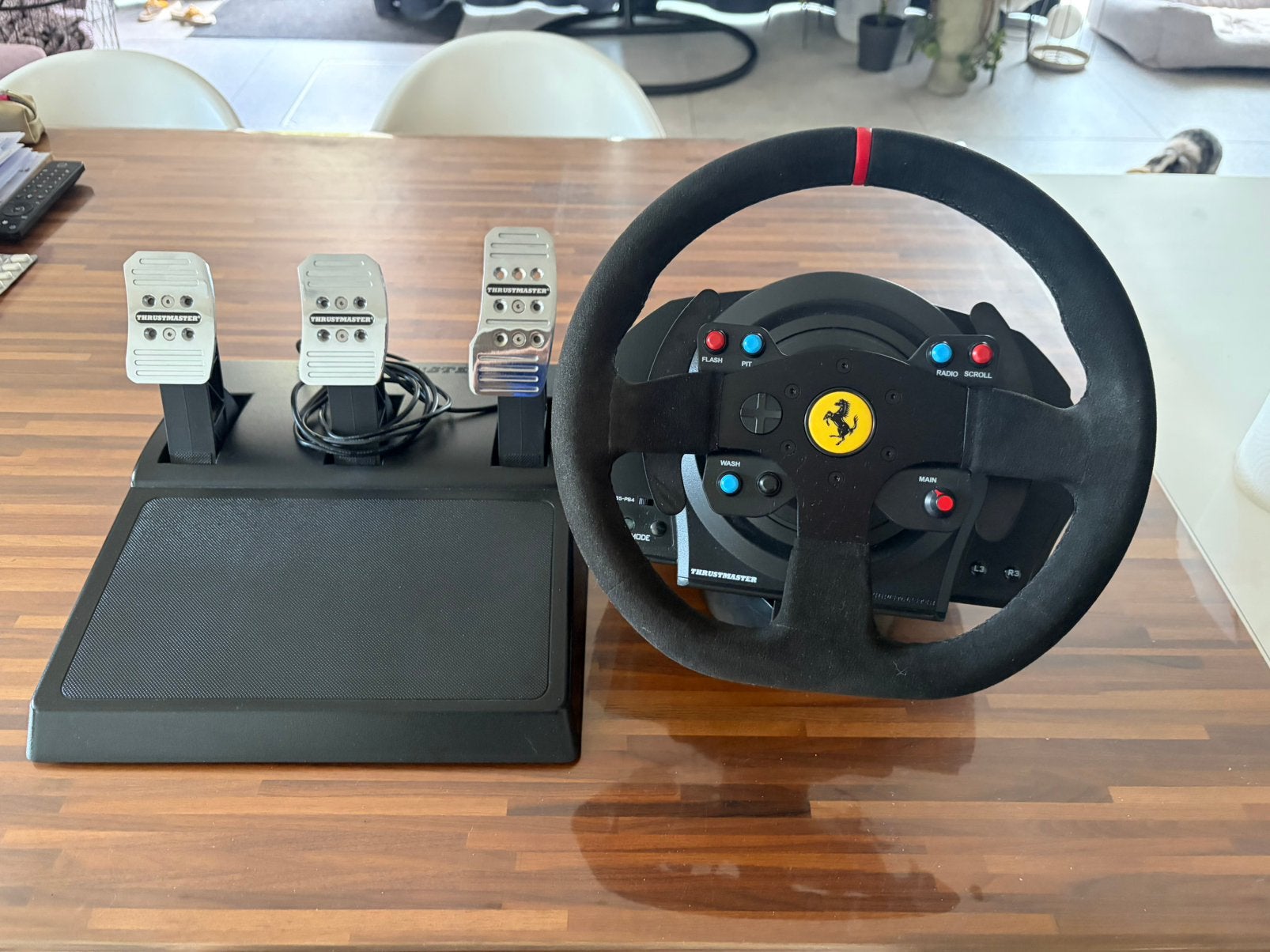 Ferrari racestuur met pedalen, Games en Spelcomputers, Ophalen, Nieuw