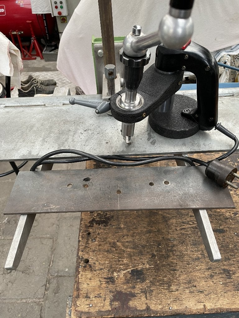 freesmachine voor klepzittingen te herstellen Mira, Bricolage & Construction, Outillage | Fraiseuses, Enlèvement, Utilisé, Électrique