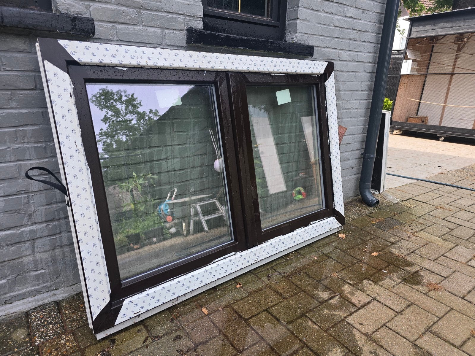 Nieuwe pvc raam met dubbel glas donkerbruin Kleur  150 /100, Doe-het-zelf en Bouw, Raamkozijnen en Schuifdeuren, Ophalen, Nieuw