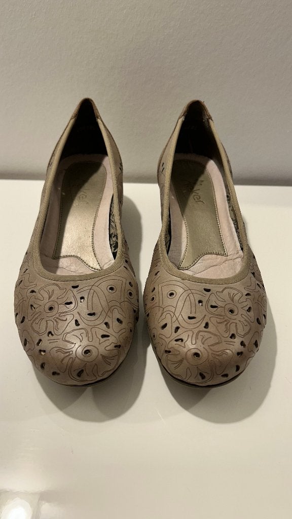Rieker beige pumps (maat 40), Pumps, Beige, Ophalen of Verzenden, Gedragen