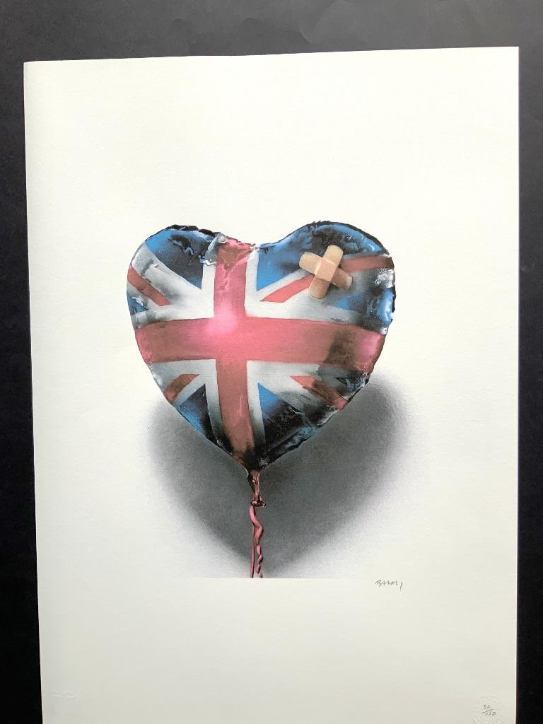 Banksy litho Bandaged heart (50 X 70 cm) genummerd, Antiquités & Art, Art | Lithographies & Sérigraphies, Enlèvement ou Envoi