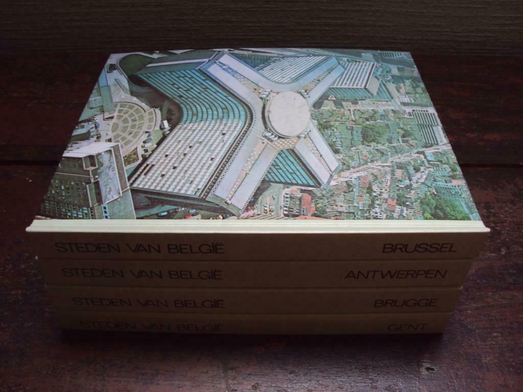 4 Artisboeken. Reeks : Steden van België, Ophalen of Verzenden