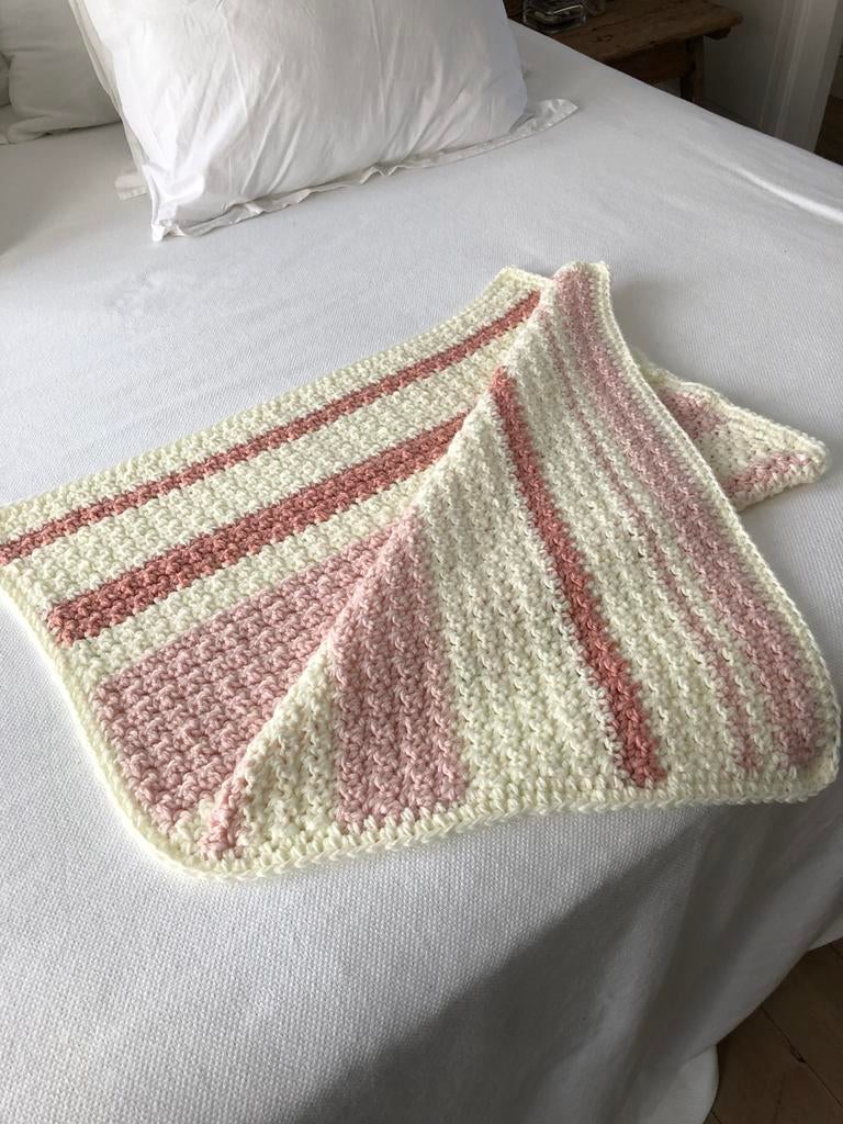 HANDGEMAAKTE DEKEN SPREI BABY WIEG BEDJE WOL NIEUW, Ophalen of Verzenden, Nieuw, Deken