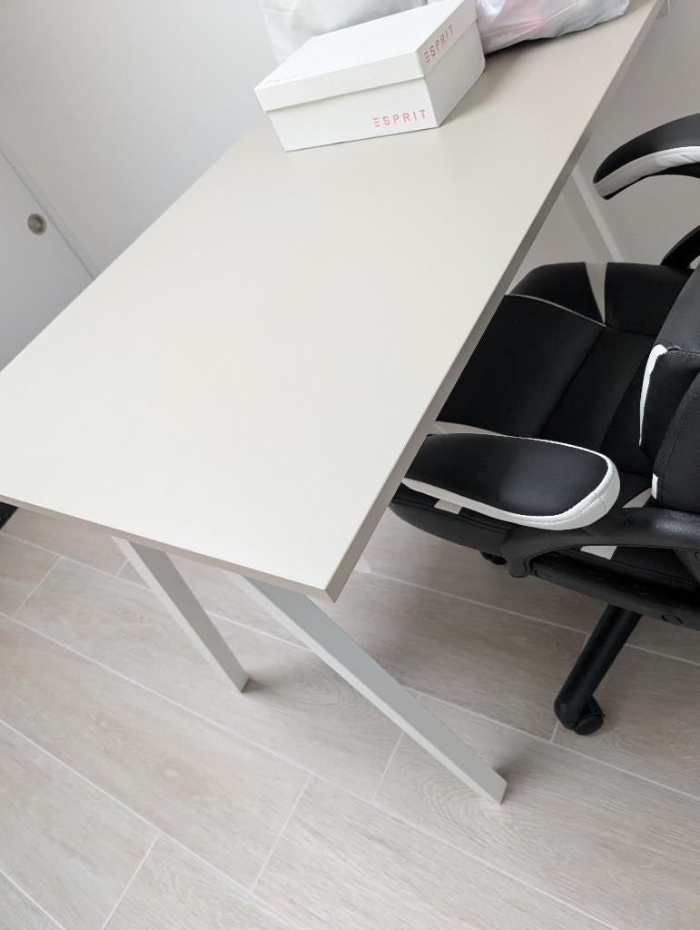 IKEA bureau (Trotten), Huis en Inrichting, Bureaus, Ophalen, Zo goed als nieuw, IKEA
