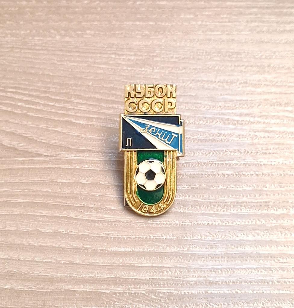 PIN - VOETBAL - FOOTBALL, Verzamelen, Speldjes, Pins en Buttons, Verzenden, Gebruikt, Sport, Speldje of Pin
