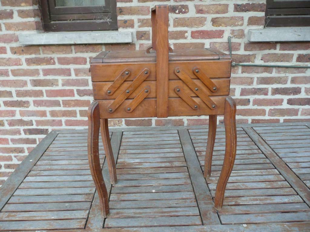 Leuke, vintage, houten harmonica naaidoos/naaikist op poten, Ophalen of Verzenden, Gebruikt, Overige typen
