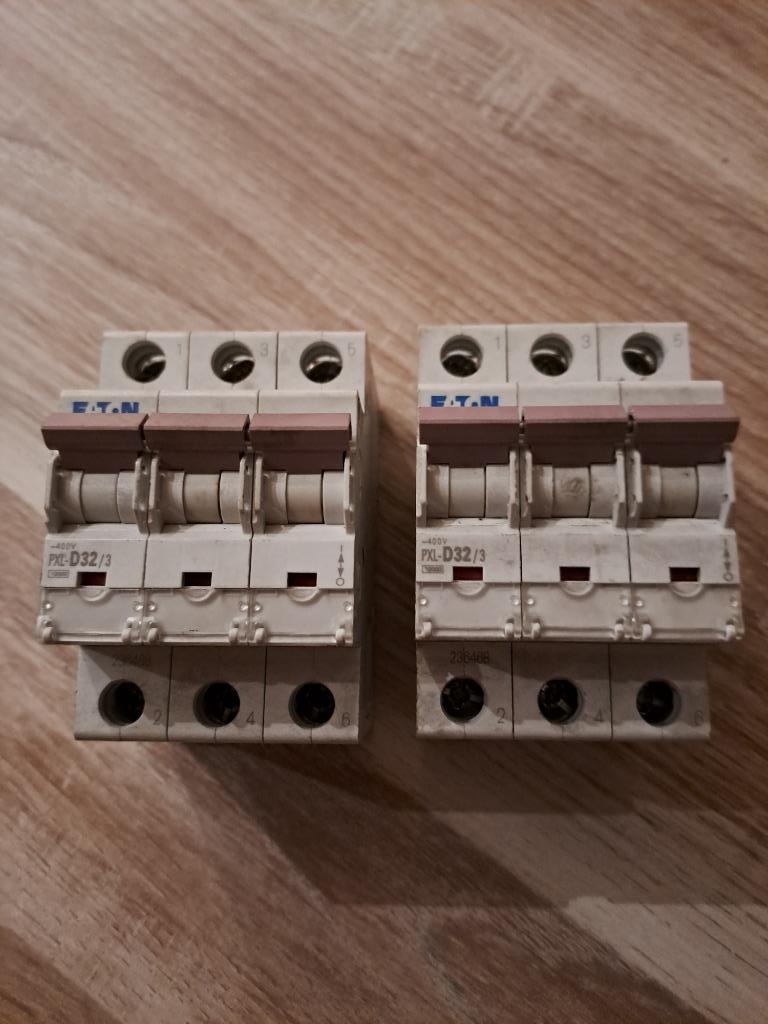 2 automaten Eaton PXL D32/3, Enlèvement ou Envoi, Utilisé