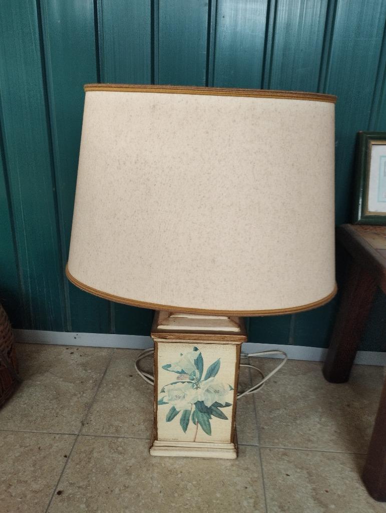 Stenen tafellamp met grote lampenkap, Ophalen, Overige materialen, Zo goed als nieuw, Minder dan 50 cm