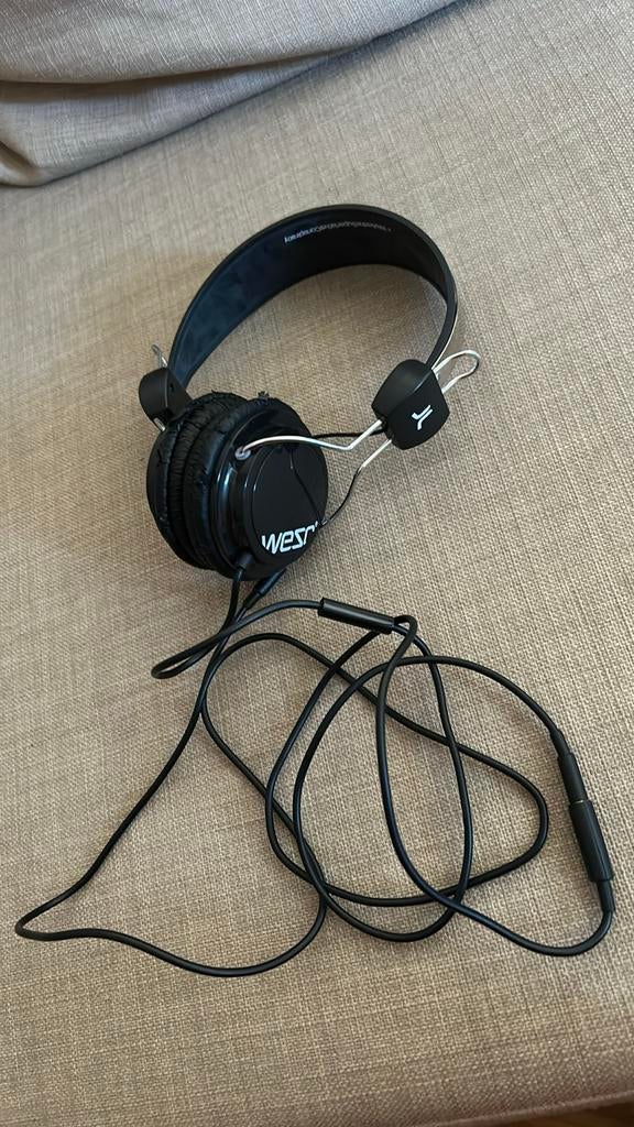 Wesc hoofdtelefoon, Ophalen, Gebruikt