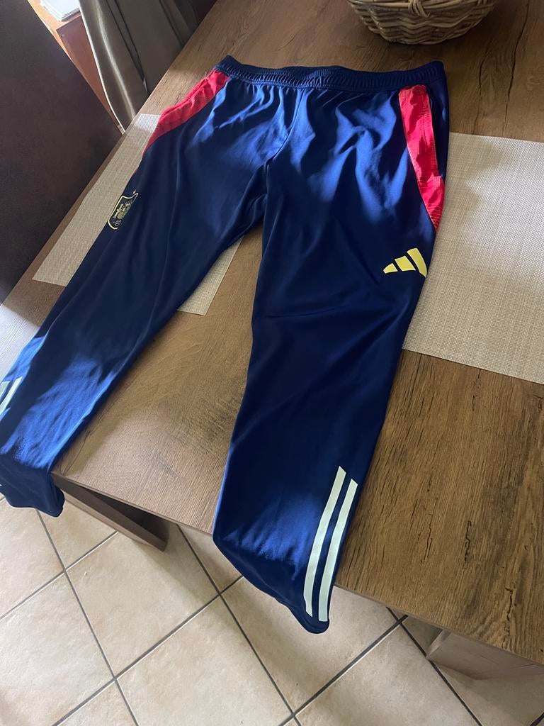 Pantalon de training, Enlèvement, Comme neuf
