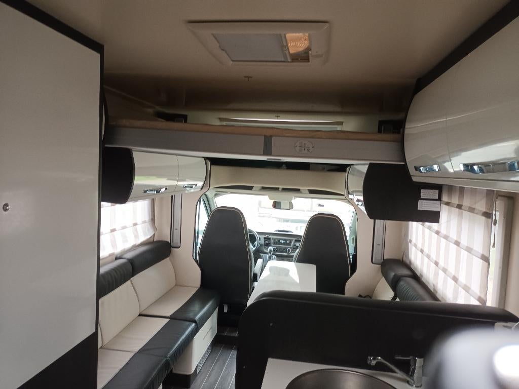 Caravan, Entreprise, Jusqu'à 6, Siège standard, 2000 kg et plus