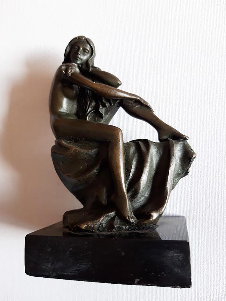 Hedendaags brons 1960 'half naakte dame op een rots' stempel, Envoi