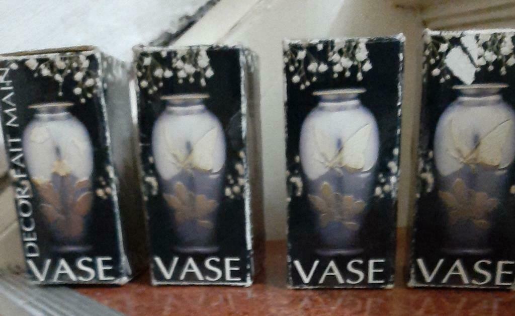4 petits de vase en plomb avec cuivre très joli le 4 pièces, Divers, Enlèvement, Comme neuf