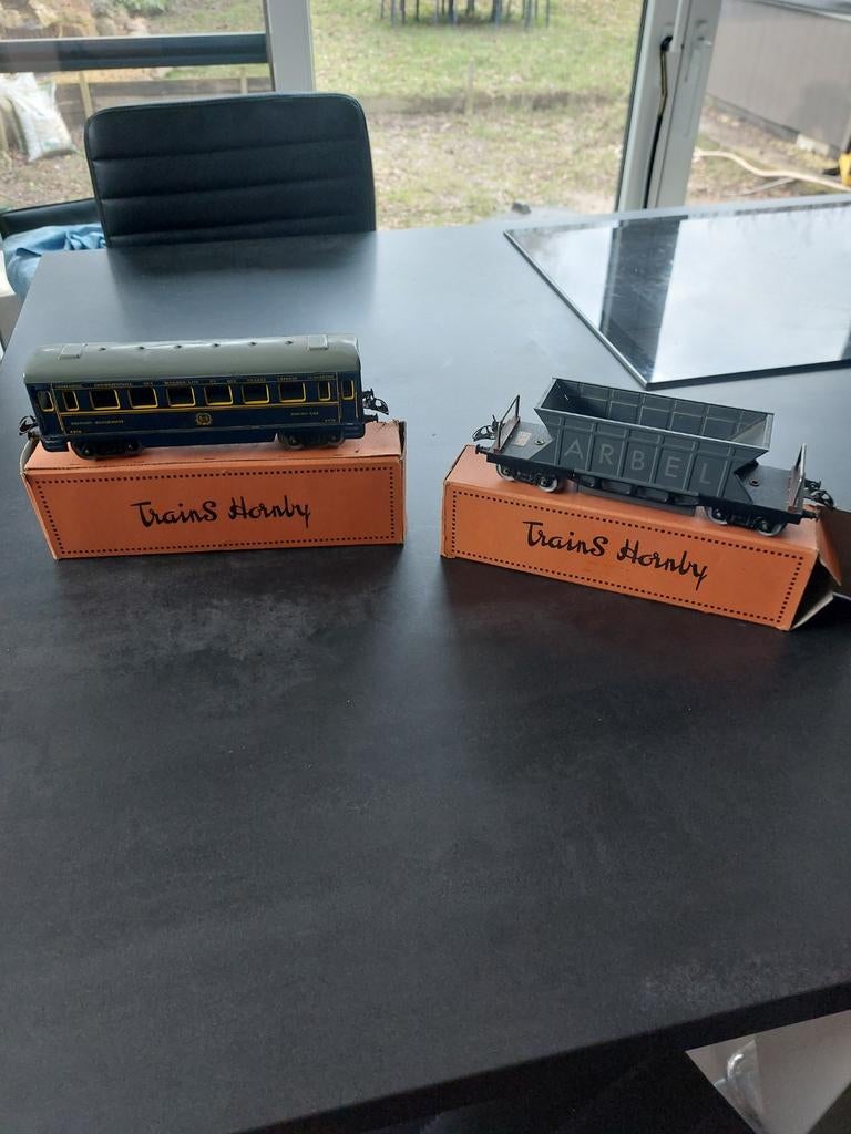 2 wagons Hornby 0
