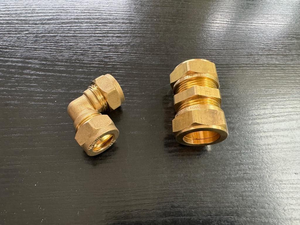 knel knie koppeling messing 15mm x 15mm - NIEUW (10 stuks), Enlèvement ou Envoi, Neuf