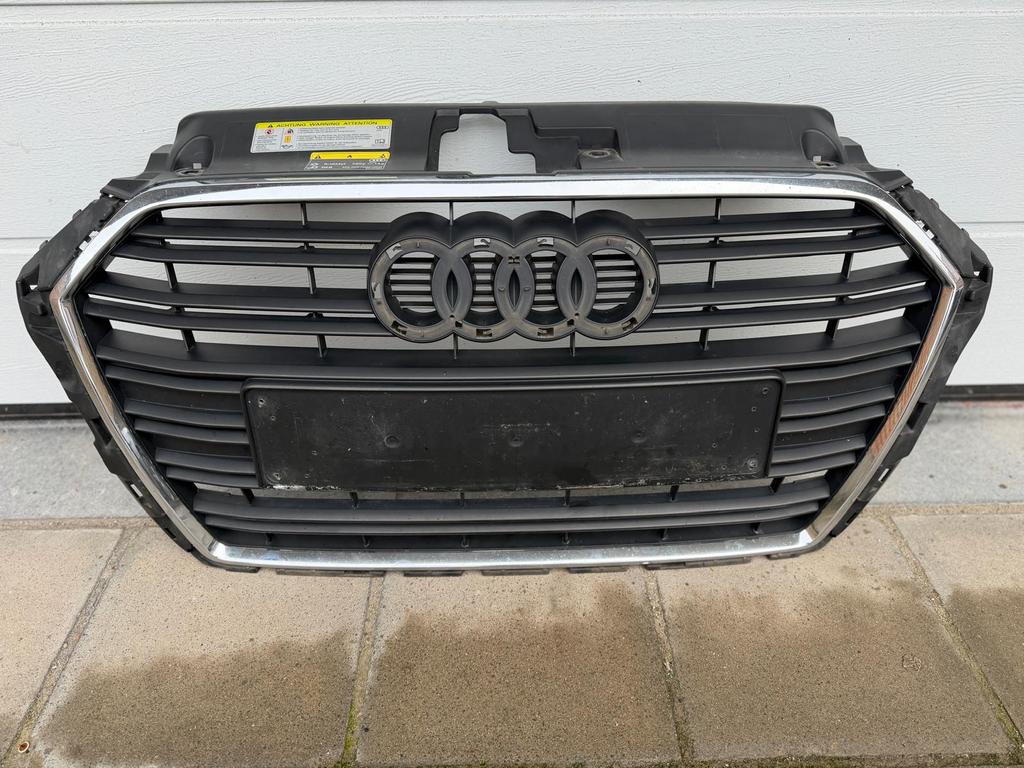 Audi a3 8V BERLINE FRONT GRILL, Autos : Pièces & Accessoires, Enlèvement, Audi
