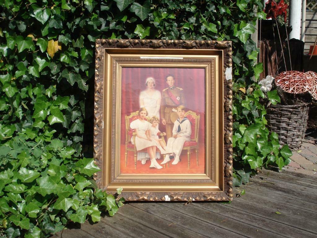 Retro kader met Koningspaar en de kinderen, Antiek en Kunst, Ophalen of Verzenden