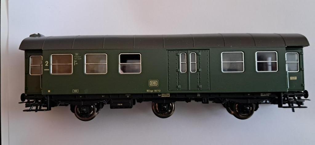2 ème classe  Wagon Roco DB Ho avec passagers, Ophalen of Verzenden, Zo goed als nieuw, Wagon, Roco