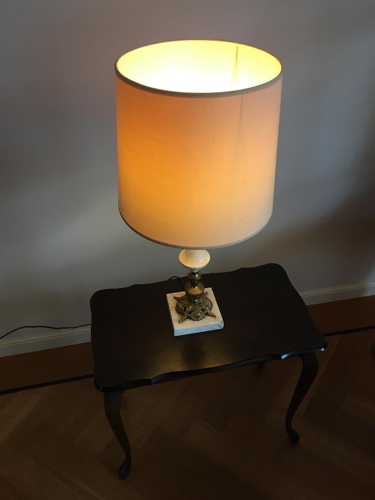 Sfeervolle klassieke vintage schemerlamp op marmeren voet, Huis en Inrichting, Lampen | Tafellampen, Gebruikt, Minder dan 50 cm