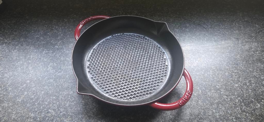 STAUB schotel 29cm, Huis en Inrichting, Keuken | Potten en Pannen, Ophalen, Gietijzer