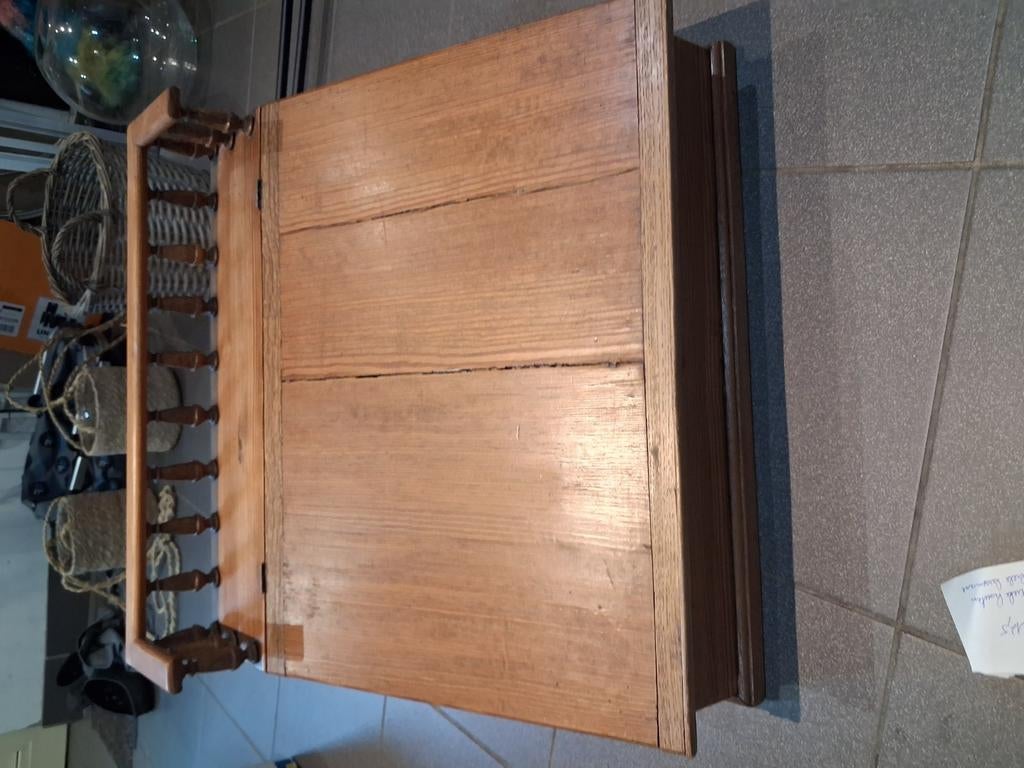 Antieke houten mobiele lessenaar., Ophalen
