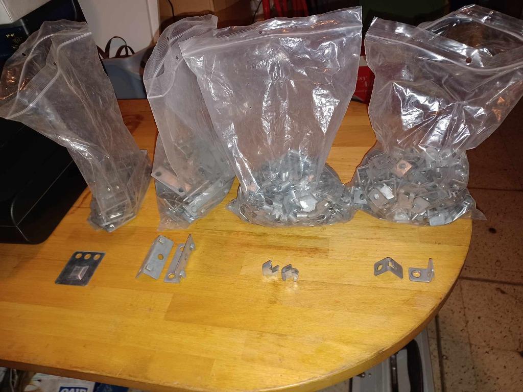 Divers bevestigingsmateriaal voor Stow rekken te koop!, Ophalen of Verzenden