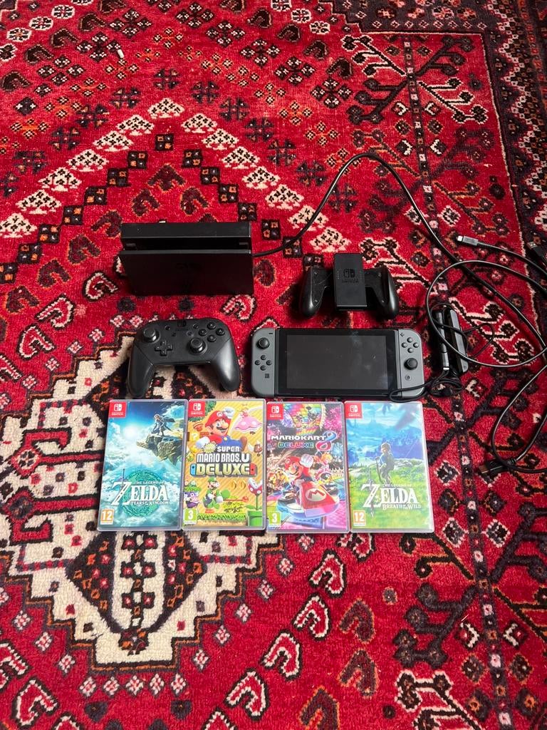 Nintendo Switch avec jeux Zelda, Consoles de jeu & Jeux vidéo, Enlèvement, Utilisé, Online