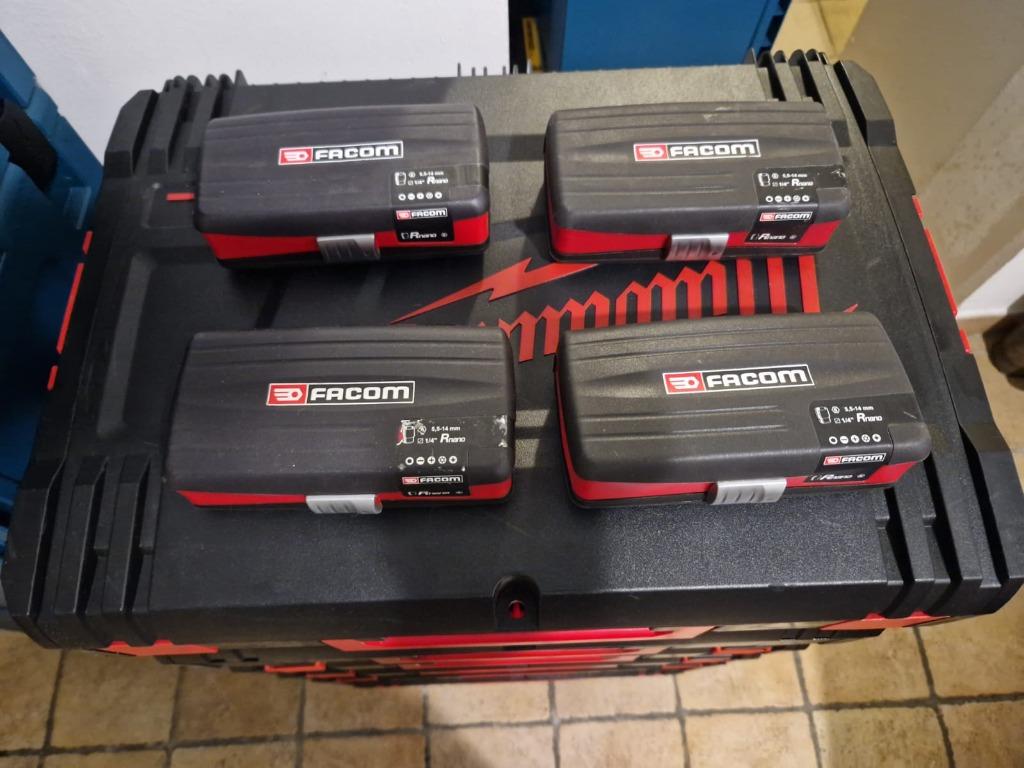 Set compacte stopcontacten 1/4” 100€ per stuk, Ophalen, Zo goed als nieuw