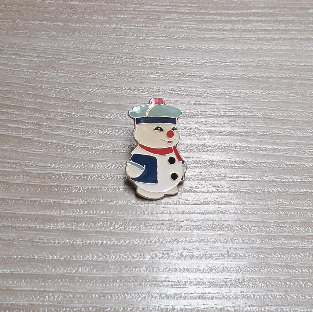 PIN - SNEEUWMAN - BONHOMME DE NEIGE - SNOWMAN, Envoi, Utilisé, Figurine, Insigne ou Pin's