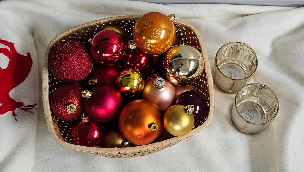 Panier avec boules de Noël, Enlèvement ou Envoi, Comme neuf