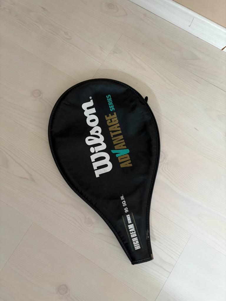Squash racket WILSON met hoes, Sport en Fitness, Ophalen, Gebruikt, Racket, Met hoes