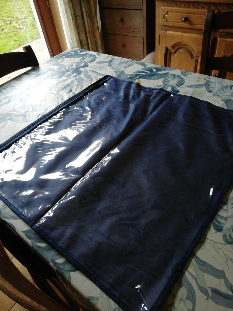 Housse pour vêtements carrée en tissu. Neuve., Enlèvement ou Envoi, Comme neuf