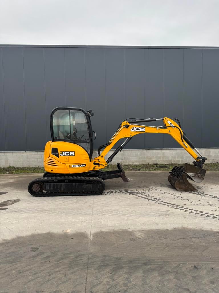 Grue mini pelle JCB, Enlèvement, Grue