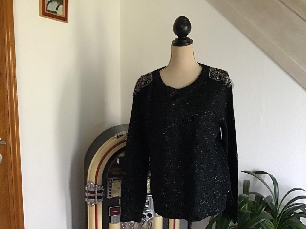 Zwarte trui met glitters decoratie op de schouder, Kleding | Dames, Ophalen of Verzenden, Nieuw