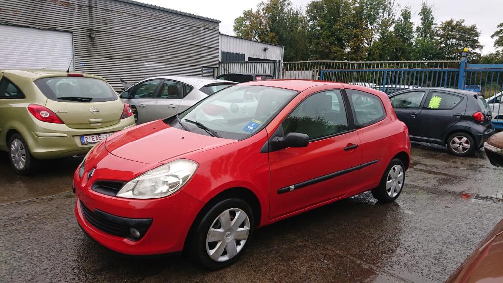 Renault clio 1200cc essence 2006 155000km ve clim, Auto's, Voorwielaandrijving, Stof, Zwart, Bedrijf