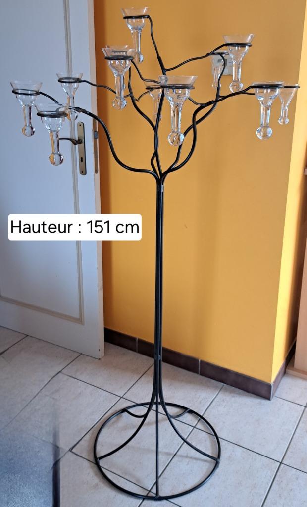 Candélabre en fer forgé, Enlèvement, Autres matériaux