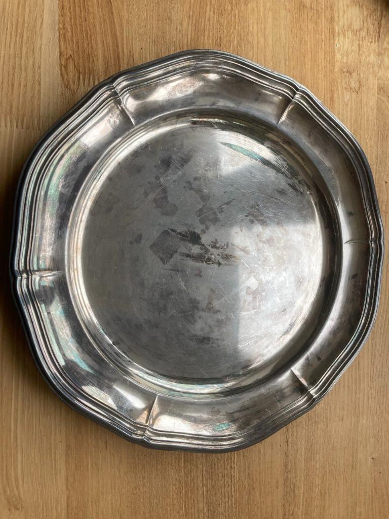 Deux plateaux anciens en métal argenté, Maison & Meubles, Enlèvement, Utilisé, Rond, Métal