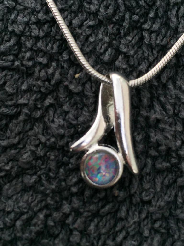 925 Sterling Silver Rodium plated necklace with natural Opal, Nieuw, Ophalen of Verzenden, Verstelbaar, Zilver