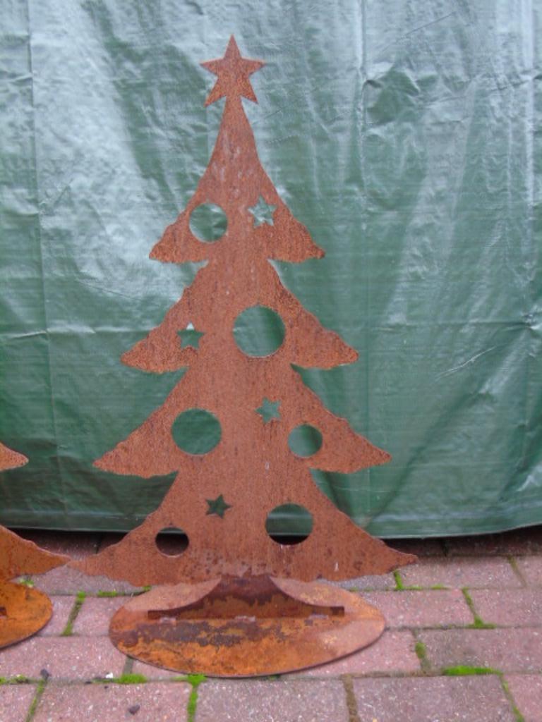 Kerstboom op roestige smeedijzeren plaat, Tuin en Terras, Ophalen, Nieuw, Metaal, Overige typen