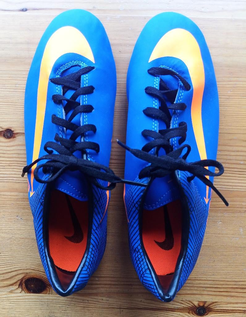 voetbalschoenen "CR7" - maat 40, Sport en Fitness, Voetbal, Ophalen, Nieuw