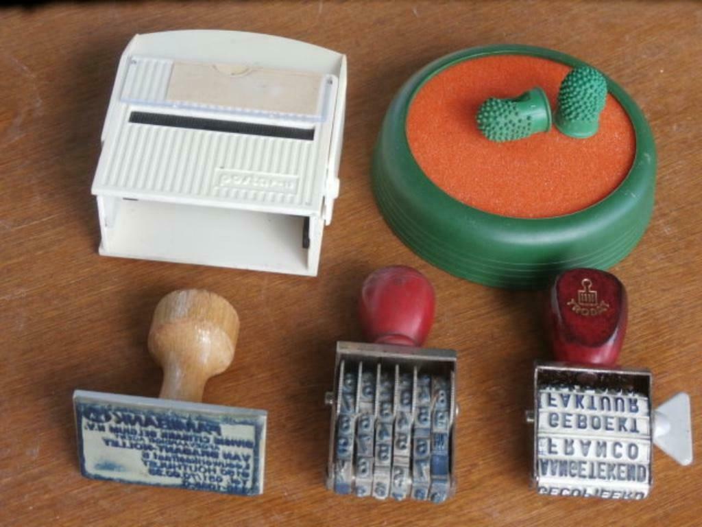 Humidificateur de timbres vintage et doigt en caoutchouc, Enlèvement ou Envoi