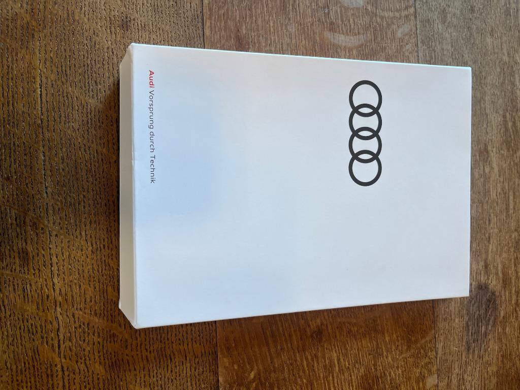 FARDE POCHETTE DOCUMENTS AUDI, Enlèvement ou Envoi