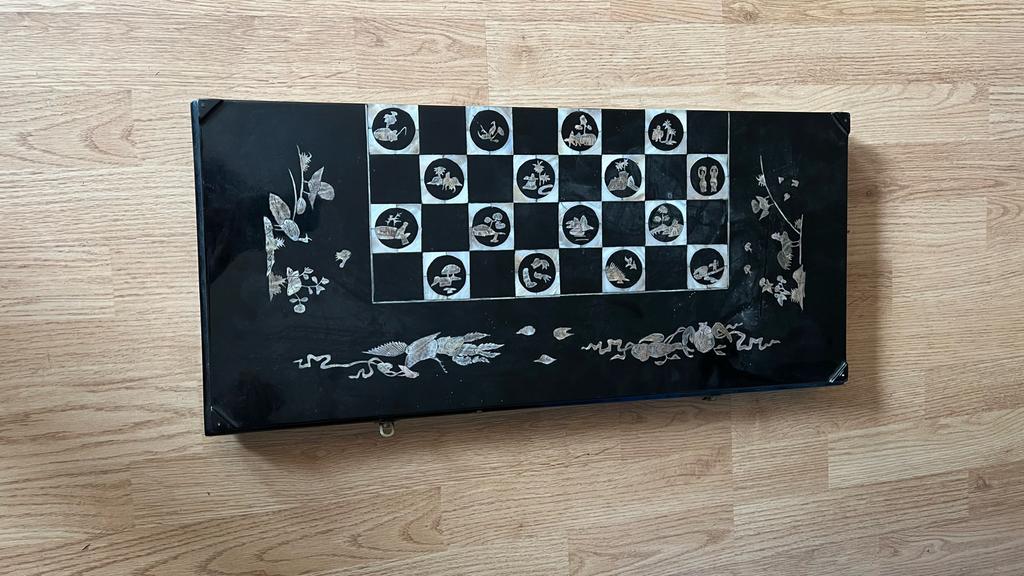 Authentiek Chinees schaakbord / backgammon met parelmoer, Een of twee spelers, Ophalen, Zo goed als nieuw, Reisspel