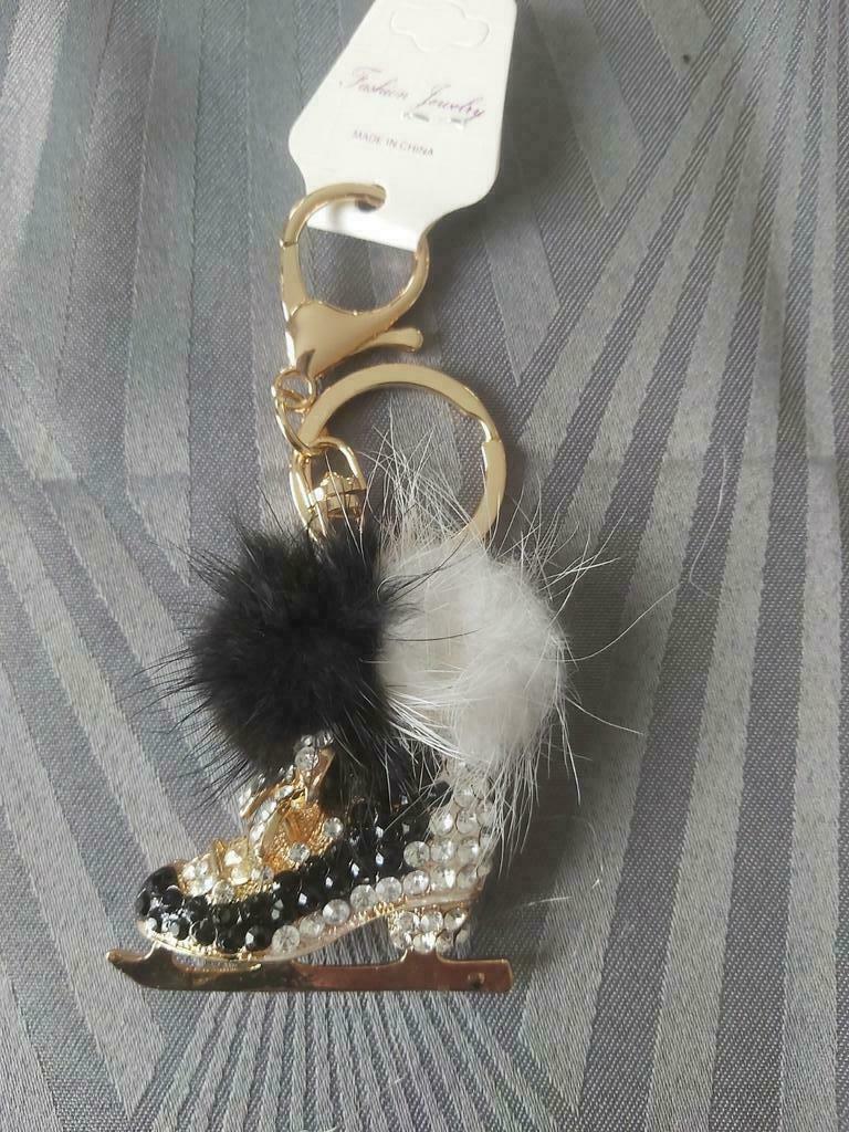 Nieuwe sleutelhanger in vorm van een schaatschoen!  Zwart/Wi, Ophalen of Verzenden, Nieuw, Sport