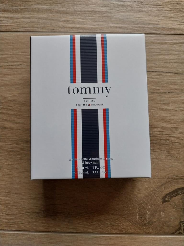 NIEUW Tommy Hilfiger eau de toilette & body wash, Handtassen en Accessoires, Ophalen of Verzenden, Nieuw