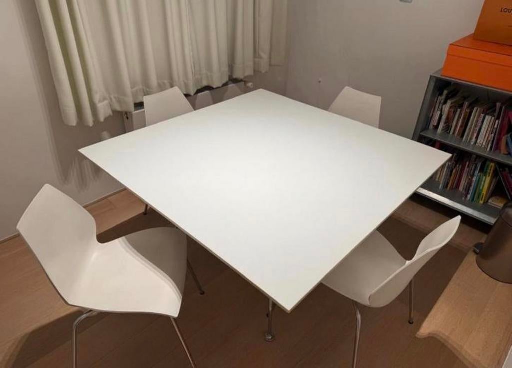 Kartell glossy tafel en 4 kartell maui stoelen, Enlèvement