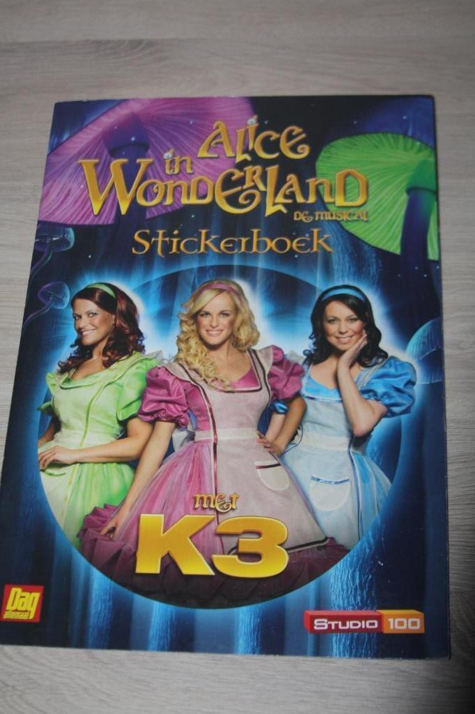 K3 , Alice in Wonderland de musical , stickerboek , compleet, Ophalen of Verzenden, Gebruikt, Overige typen