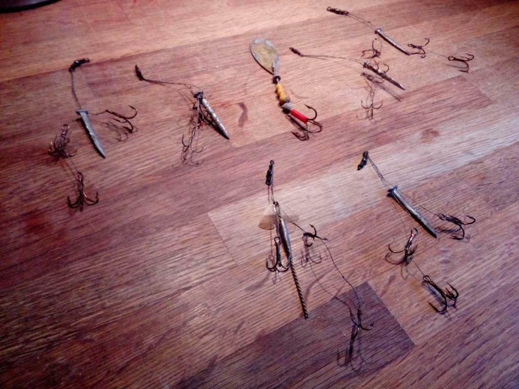 Lot d'ancien ameçons / pêche, Enlèvement