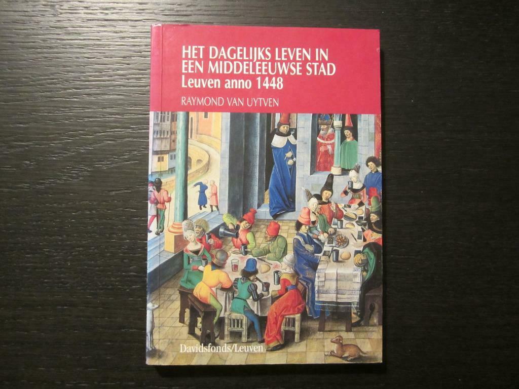 Het dagelijkse leven in een middeleeuwse stad /R. van Uytven, Boeken, Ophalen of Verzenden