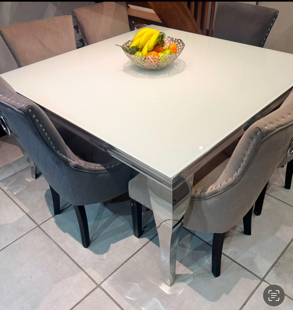 Moderne vierkante eettafel en acht stoelen, Huis en Inrichting, Ophalen, Zo goed als nieuw, Vierkant